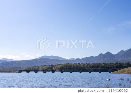 北海道上士幌町，秋日晴朗的舊國鐵志幌線 Taushubetsu 河大橋 119410062