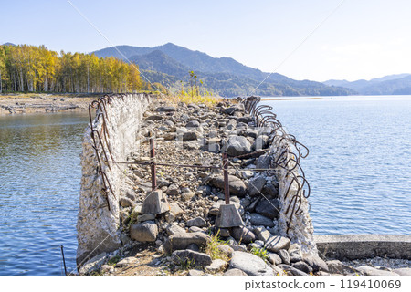 Taushubetsu River Bridge on the former Shihoro Line of the Japanese National Railways on a clear autumn day in Kamishihoro, Hokkaido 119410069