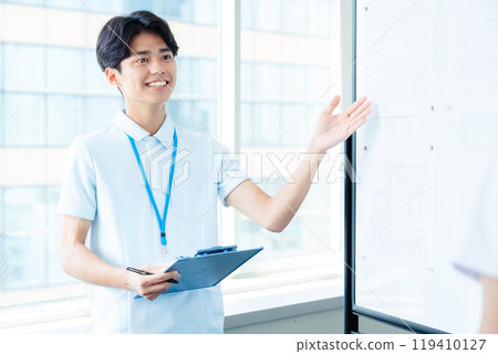 care staff man 119410127