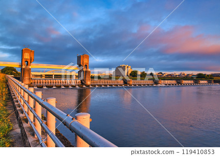 多摩川的日出和用水設施 Nikaryosuku Kawara Weir 119410853