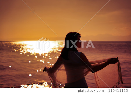 日落海和婦女 119411123