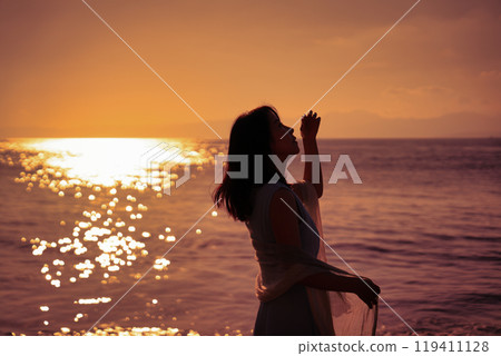 日落海和婦女 119411128