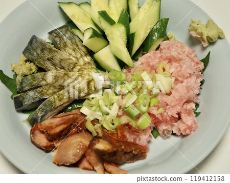 Drinking set, wife's homemade cooking, dinner at home, happy family 119412158