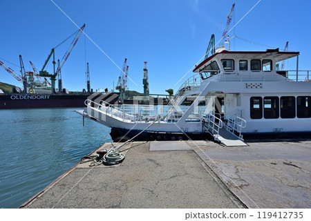 A clear day at Hashihama Port in Imabari, Ehime Prefecture 119412735