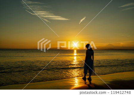 The sunset sea and women 119412748