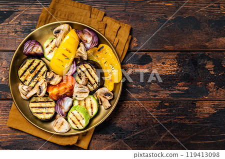 Various grilled Vegetables, bell pepper, zucchini, eggplant, onion and tomato. Wooden background. Top view. Copy space 119413098