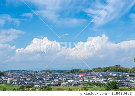 住宅區和雲彩天空 119413498