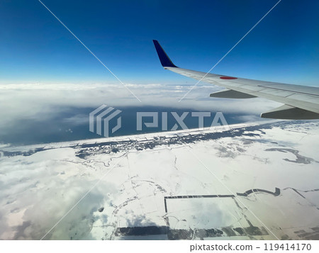 從飛往稚內的飛機上看到的佐呂別川和日本海 119414170