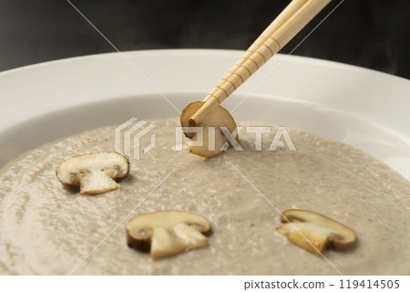 Mushroom potage - Potage topped with mushrooms and parsley 119414505