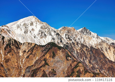 北阿爾卑斯山的白真岳,秋葉和雪帽 北阿爾卑斯山的白真岳,秋葉和雪帽 119417228