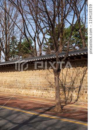 Deoksugung Stonewall Walkway in winter. It is the pedestrian footpath that runs next to Deoksugung Palace in Seoul, South Korea 119418559