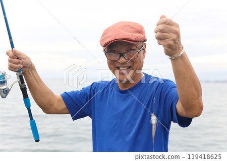 Man fishing in the sea 119418625
