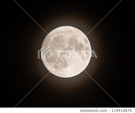 Moon shining in the night sky Moon shining in the night sky 119418676
