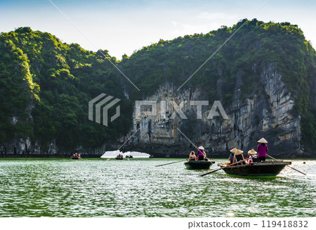 Stunning trip with traditional boats in Halong bay, Vietnam Stunning trip with traditional boats in Halong bay, Vietnam 119418832