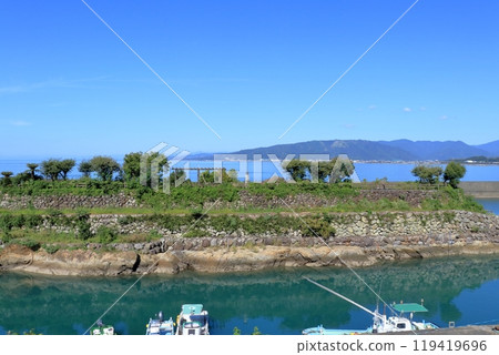 Scenery of the stone embankment at Ioki Fishing Port in autumn (Aki City, Kochi Prefecture) 119419696