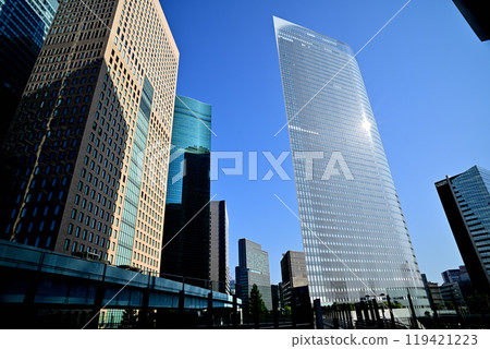 尖銳的摩天大樓 119421223
