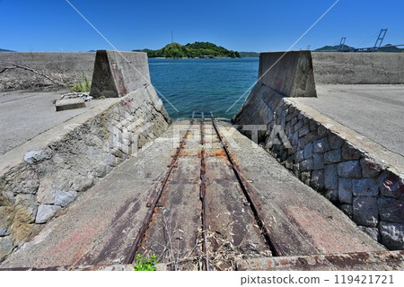 村上海軍的來島城,位於愛媛郡今治市鳩濱海岸 村上海軍的來島城,位於愛媛郡今治市鳩濱海岸 119421721