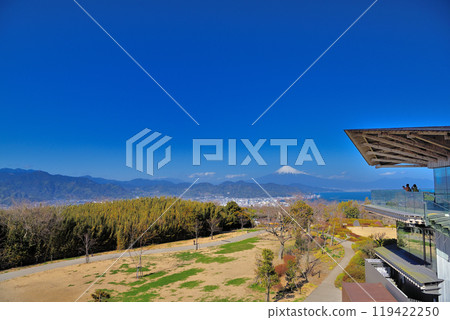 Tourists enjoying the beautiful view of Mt. Fuji and Suruga Bay from the observation deck at Nihondaira Yume Terrace in Chubu, Shizuoka City, Shizuoka Prefecture Tourists enjoying the beautiful view of Mt. Fuji and Suruga Bay from the observation deck at Nihondaira Yume Terrace in Chubu, Shizuoka City, Shizuoka Prefecture 119422250
