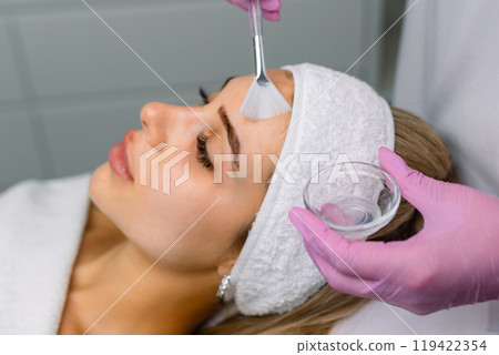 Chemical Peel Face Treatment with Retinol Serum. 119422354