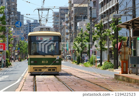 Hiroshima Electric Railway's 800 series train (sign of out-of-service, stopped, front) 119422523