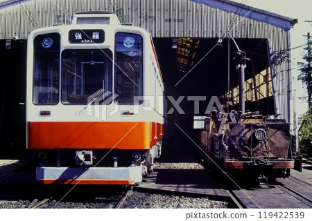 箱根登山鐵道,1000 級 1002 級和開放式行李列車 M1 線路,入流田車輛段,1981 年 10 月 25 日 箱根登山鐵道,1000 級 1002 級和開放式行李列車 M1 線路,入流田車輛段,1981 年 10 月 25 日 119422539