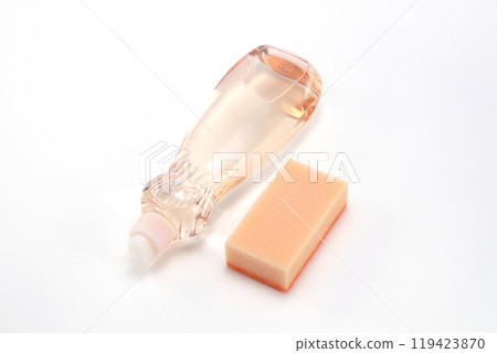 洗滌劑和海綿 119423870