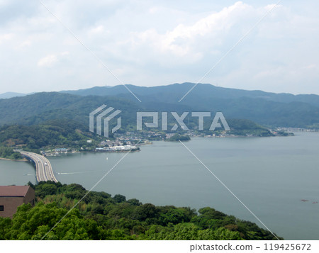 The highway crossing Lake Hamana seen from a high vantage point 119425672