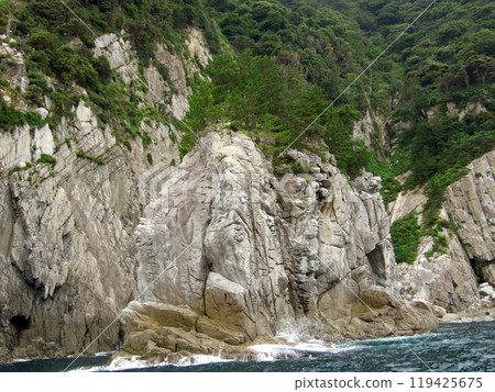 Sheer cliffs of the Sea of Japan 119425675