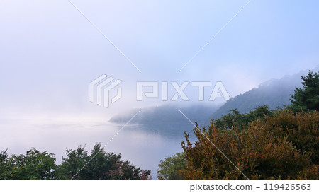 Autumn lake shrouded in mist Autumn lake shrouded in mist 119426563