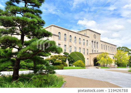 Kobe University Rokkodai Main Building 2-1 Rokkodaicho, Nada-ku, Kobe 119426788