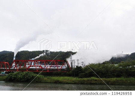 A Sanriku Railway train passing near Kamaishi Station 119426958