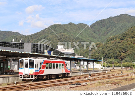 三陸鐵道列車停在釜石月台上 119426968