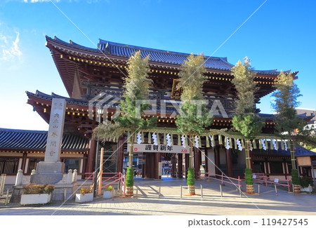[Kanagawa Prefecture] The Great Sanmon Gate of Kawasaki Daishi Temple on a clear day 119427545