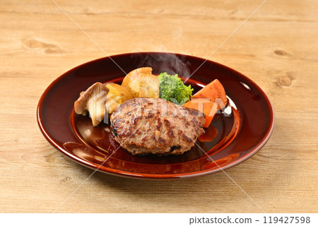 註)蒸氣是合成的。充滿多汁肉的漢堡牛排。配菜包括王王蘑菇、馬鈴薯、綠花椰菜和胡蘿蔔。 註)蒸氣是合成的。充滿多汁肉的漢堡牛排。配菜包括王王蘑菇、馬鈴薯、綠花椰菜和胡蘿蔔。 119427598
