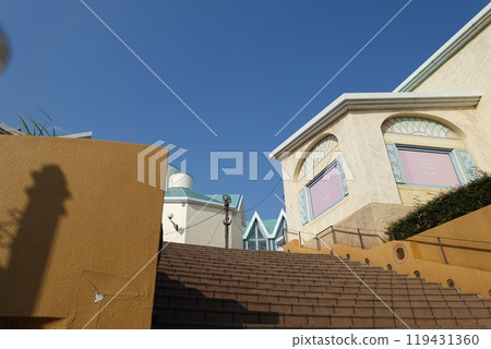 Western-style architecture that shines in the blue sky Western-style architecture that shines in the blue sky 119431360