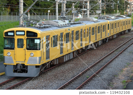 發往近江鐵道前的西武線2000系列車 119432108