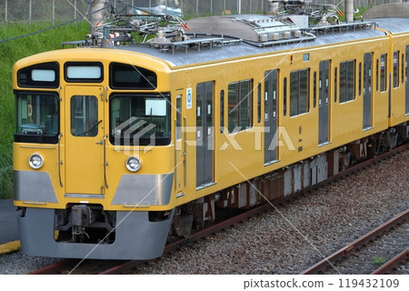 發往近江鐵道前的西武線2000系列車 119432109