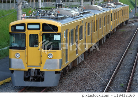 發往近江鐵道前的西武線2000系列車 119432160