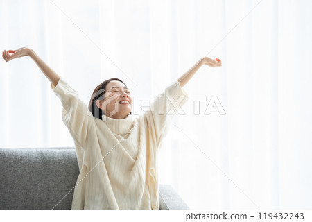 Relaxing woman 119432243