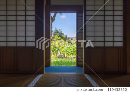 從橘寺大參(奈良縣飛鳥村)的日式房間看到的景色 從橘寺大參(奈良縣飛鳥村)的日式房間看到的景色 119432850