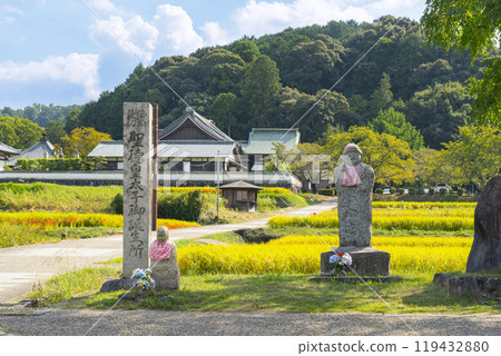 聖德太子誕生地立花寺的參道（奈良縣飛鳥村） 119432880