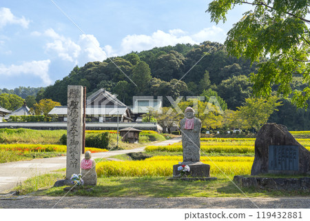 聖德太子誕生地立花寺的參道(奈良縣飛鳥村) 聖德太子誕生地立花寺的參道(奈良縣飛鳥村) 119432881