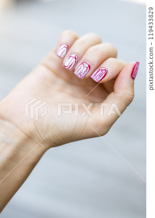 Christmas manicure 119433829