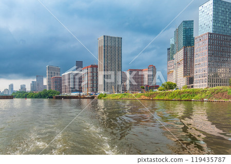 Moskva River and urban architecture of the capital downtown on a summer day Moskva River and urban architecture of the capital downtown on a summer day 119435787