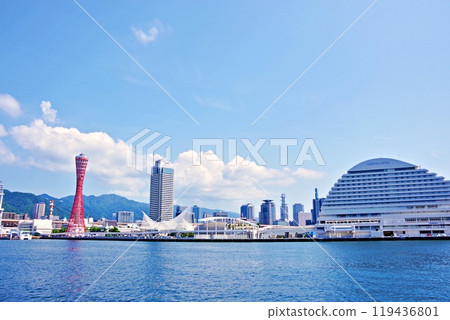 天氣晴朗時欣賞神戶港的街景 119436801