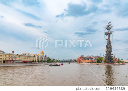 Moscow river and Peter the Great Statue. Sculpture by Zurab Tsereteli. One of the tallest monuments in Russia. Moscow river and Peter the Great Statue. Sculpture by Zurab Tsereteli. One of the tallest monuments in Russia. 119436889