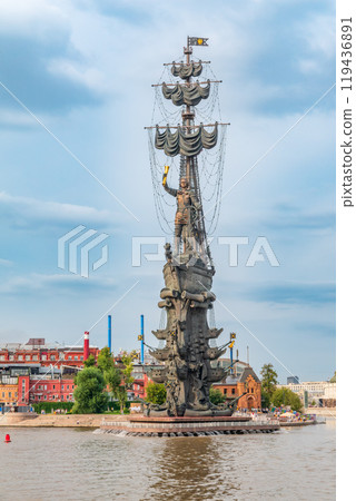 Moscow river and Peter the Great Statue. Sculpture by Zurab Tsereteli. One of the tallest monuments in Russia. Moscow river and Peter the Great Statue. Sculpture by Zurab Tsereteli. One of the tallest monuments in Russia. 119436891