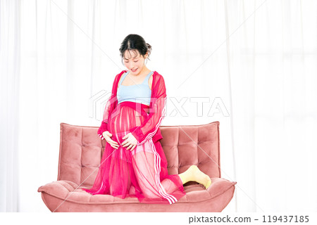 Pregnant women maternity 119437185