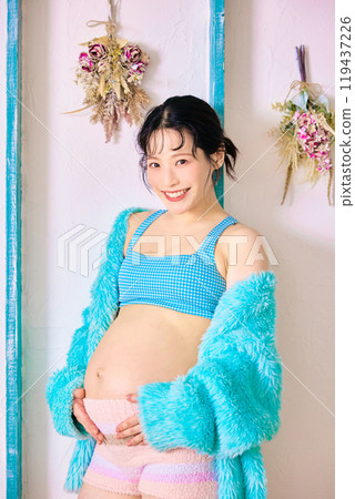 Pregnant women maternity 119437226