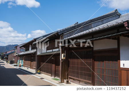 拍攝三重縣龜山市關宿的街景，這裡是東海道第47個驛站城鎮，保留江戶時代的街景。 119437252